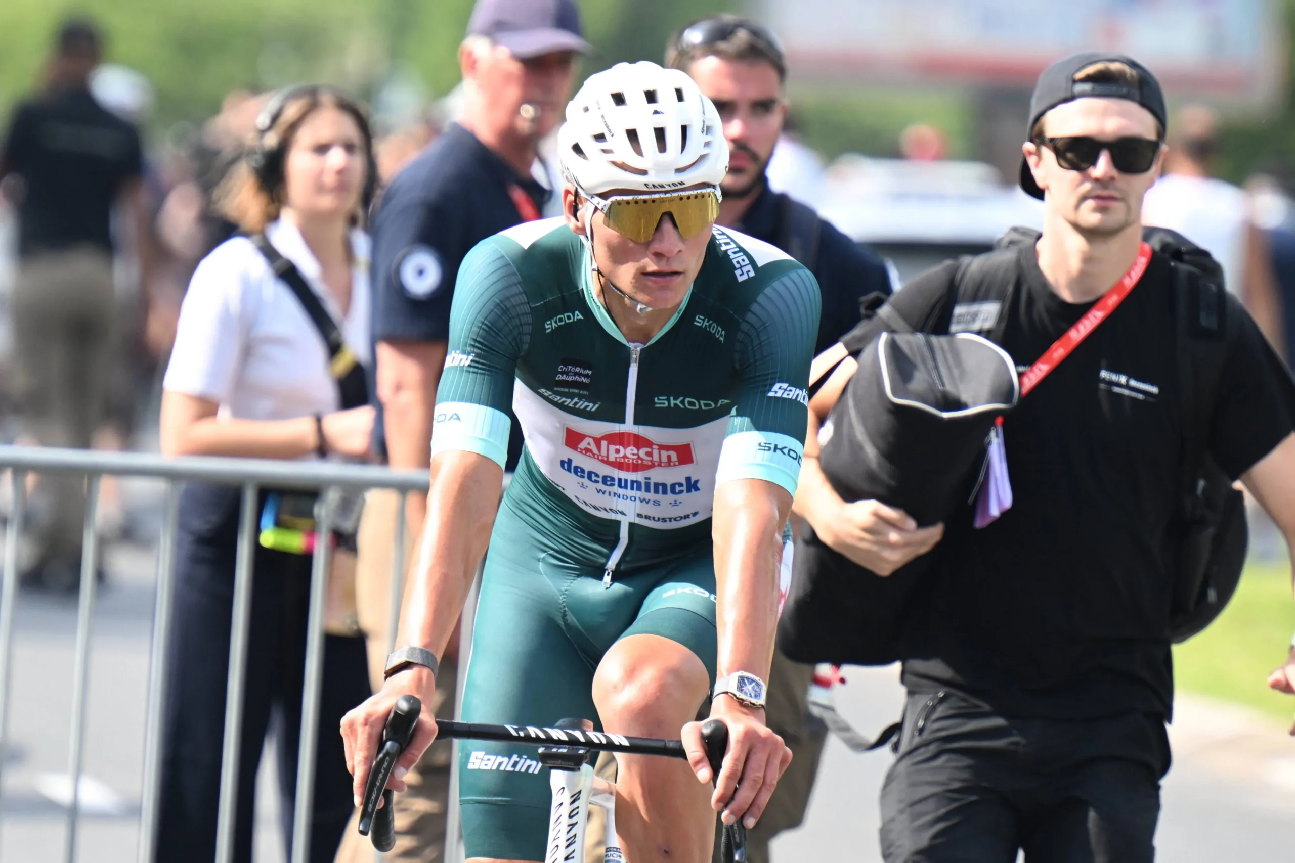 🇳🇱 “Iets waar ik oprecht spijt van heb” – Mathieu van der Poels Knecht Accepteert Gevolgen van Tweede Gele Kaart